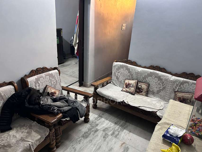 2 BHK Flat In Rohini Sector 16 for Rent  In Sahu Electronics