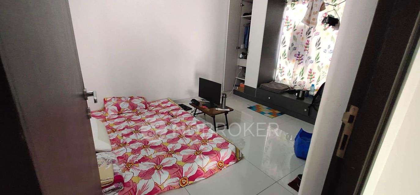 Single Room for Female In 2 BHK  In Sumadhura Acropolis In Financial District