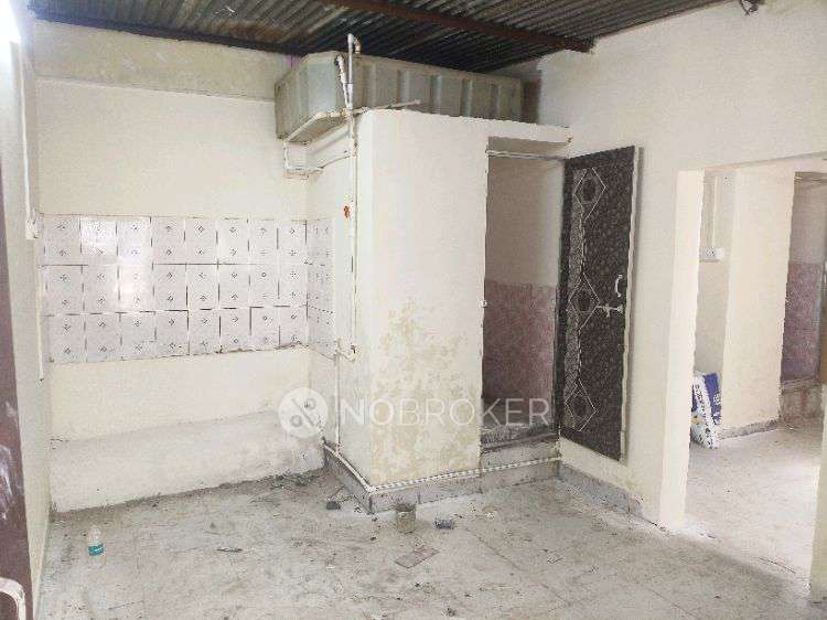 1 RK House for Rent  In Mitra Mandal Chowk