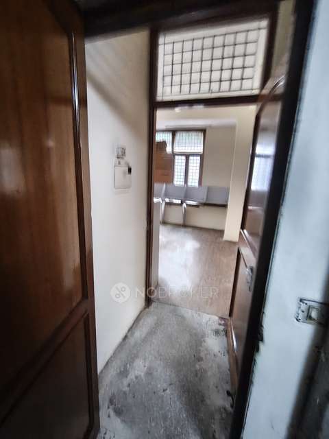 Commercial Property in Rohini, Delhi for Rent 