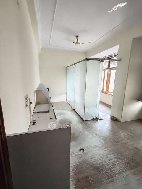 Commercial Property in Rohini, Delhi for Rent 