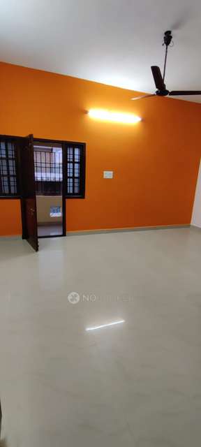 2 BHK Flat In Friends Towers For Sale  In Selaiyur