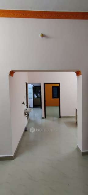 2 BHK Flat In Friends Towers For Sale  In Selaiyur