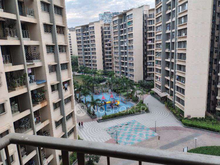 Single Room for Female In 2 BHK  In Pride World City Longisland Dhanori,dy Patil College Pune In C-63, Loni Kalbhor, Pune, Maharashtra 412201, India