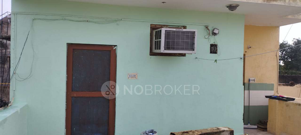 Single Room for Female In 3 BHK  In Arun Vihar In Office, 266, Block-2, Sector 29, Noida, Uttar Pradesh 201303, India