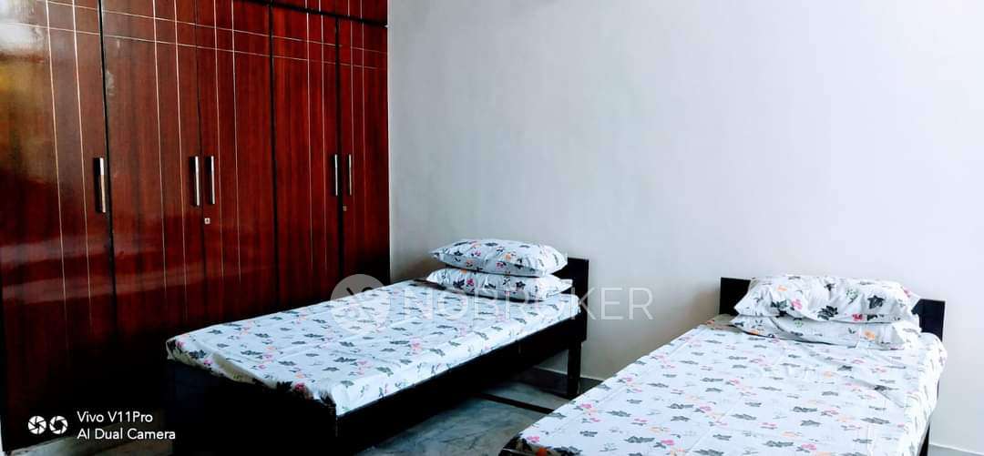 2 BHK Flat In Super Mig Express View Apartment, Sector 93 For Sale  In Sector 93