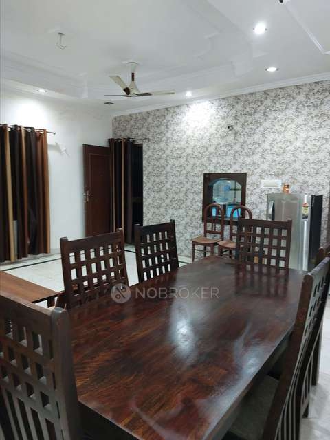 2 BHK Flat In Super Mig Express View Apartment, Sector 93 For Sale  In Sector 93