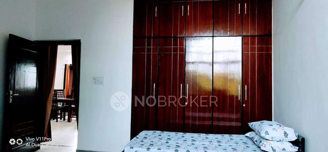 2 BHK Flat In Super Mig Express View Apartment, Sector 93 For Sale  In Sector 93