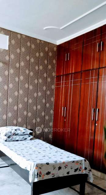 2 BHK Flat In Super Mig Express View Apartment, Sector 93 For Sale  In Sector 93