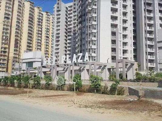 3 BHK Flat In Decent Shri Radha Aqua Garden For Sale  In Sector 16b Rd