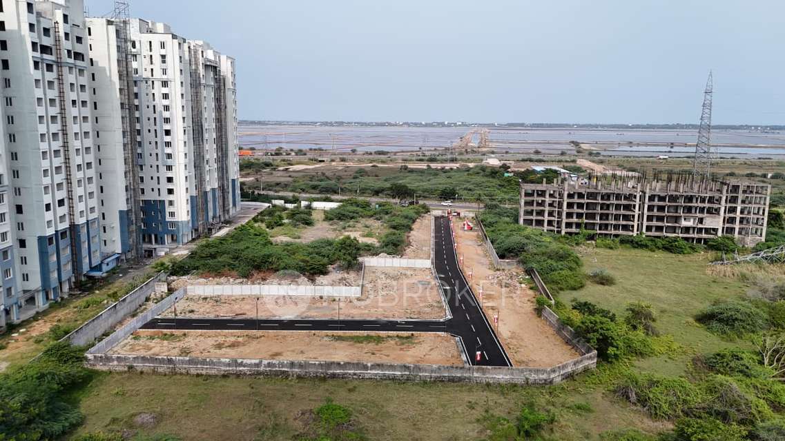 Plot For Sale  In Serasa Regalia In Kelambakkam