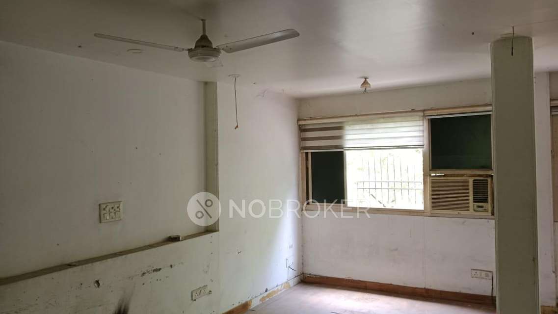 Office Space in Paschim Vihar, Delhi for sale 