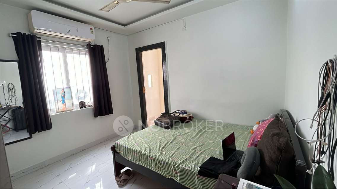 Single Room for Female In 3 BHK  In Nirvana Exotica, Kondapur In Kondapur