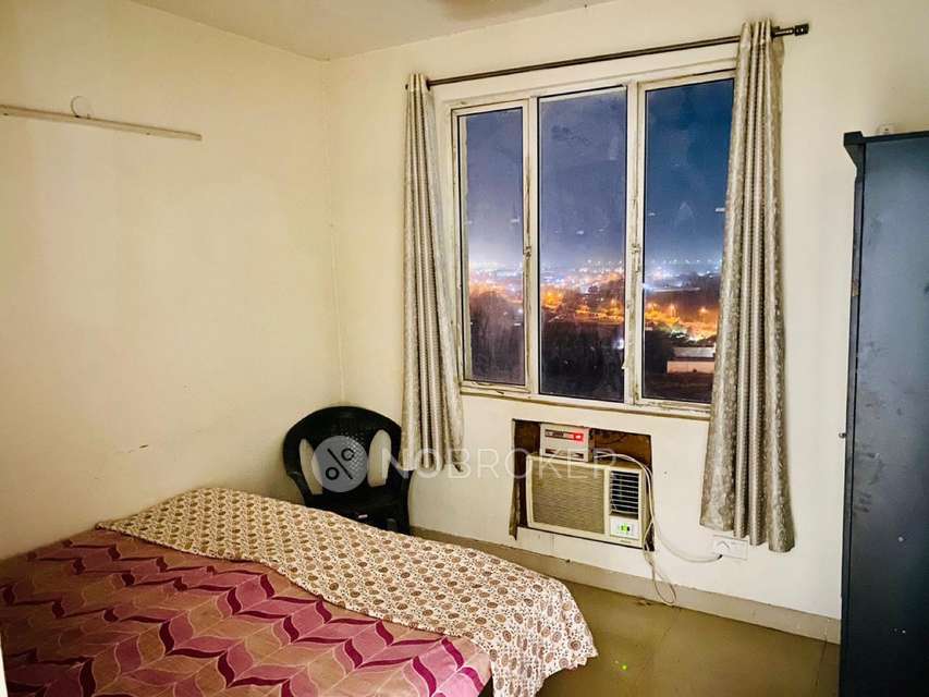 Single Room for Male In 3 BHK  In Sare Homes In Sector 92