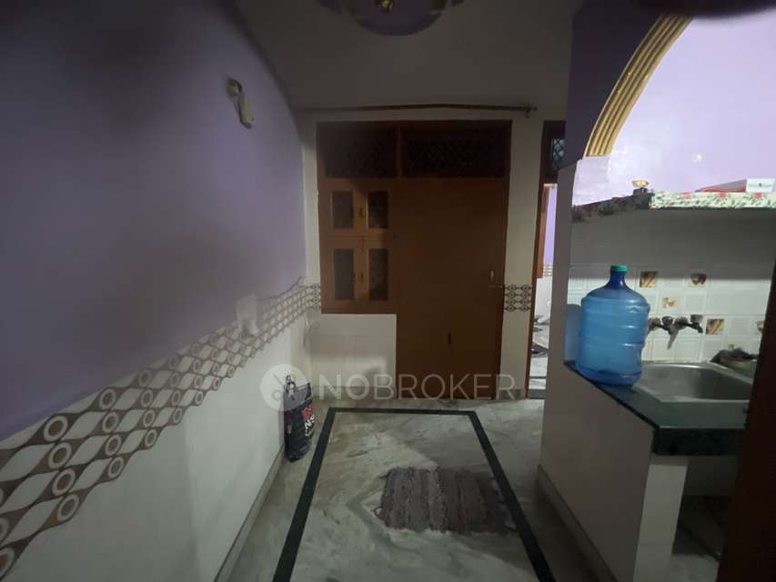 Single Room for Male In 2 BHK  In Mahalaxmi Garden