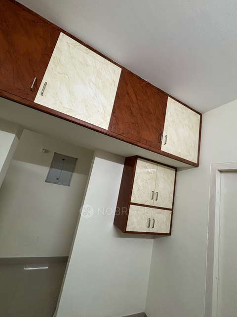 2 BHK Flat In Tnhb 1500 Flats Sholinganallur  for Rent  In Tnhb 1500 Flats, Sholinganallur