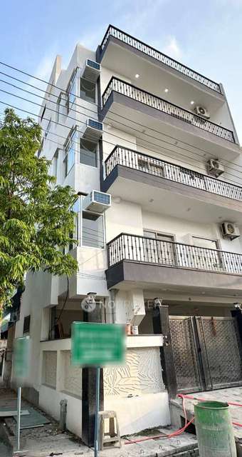 PG for Girls in Sector 130