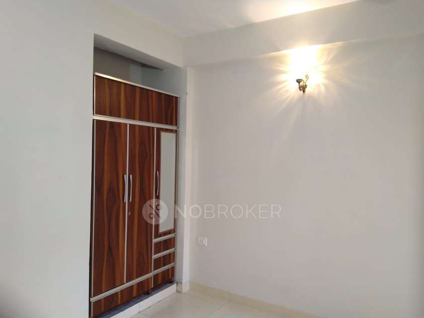 2 BHK Flat In Paramount Emotions, Bisrakh Jalalpur for Rent  In Bisrakh Jalalpur