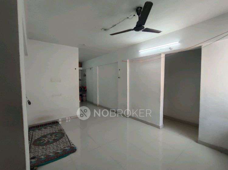 Single Room for Female In 2 BHK  In Ratnashilp Apartment In Bavdhan