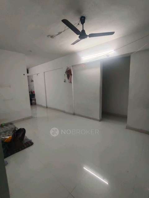 Single Room for Female In 2 BHK  In Ratnashilp Apartment In Bavdhan