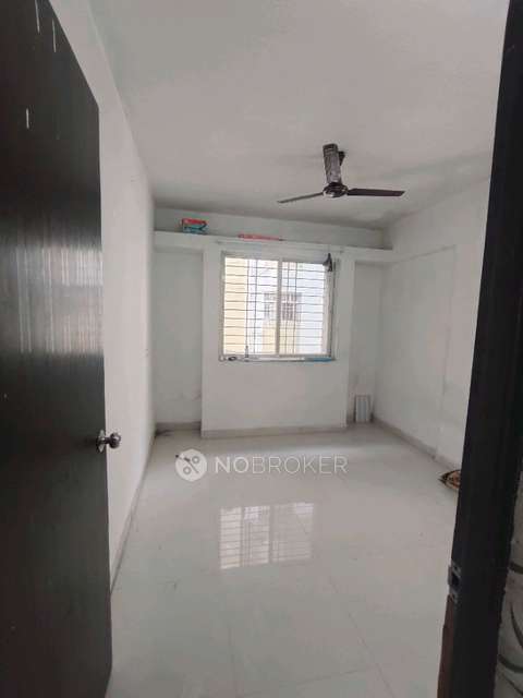 Single Room for Female In 2 BHK  In Ratnashilp Apartment In Bavdhan