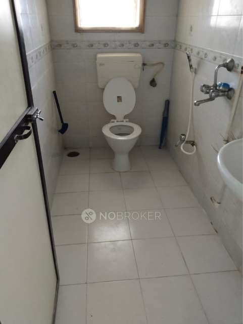 2 BHK Flat In Vrindavan Radha Chs For Sale  In Naigaon East