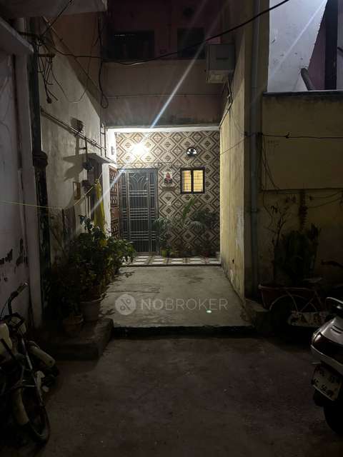 2 BHK Flat In Sg Pocket  For Sale  In Dilshad Garden