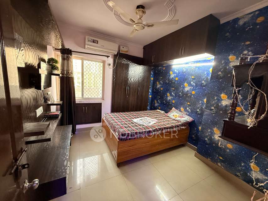 Single Room for Female In 2 BHK  In Paras Seasons In Sector 168
