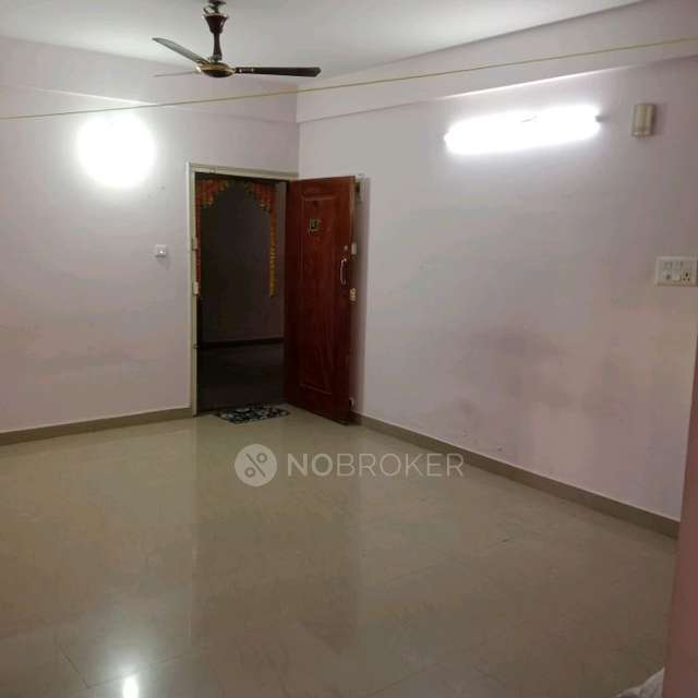 2 BHK Flat In Royal Greeenwood for Lease  In Hoysala Circle