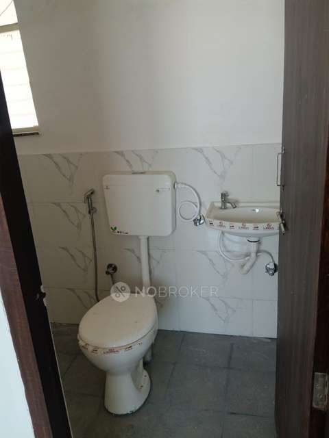 2 BHK Flat In Gkg Kingsway for Rent  In Ghorpadi