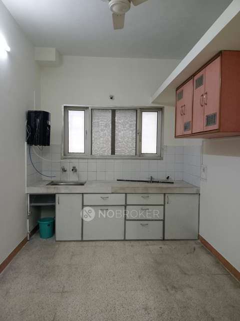 2 BHK Flat In Bharat Apartments Kothrud, Kothrud for Rent  In Kothrud