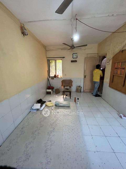 1 BHK Flat In Ishwardas Bhuvan Chs For Sale  In Kandivali East