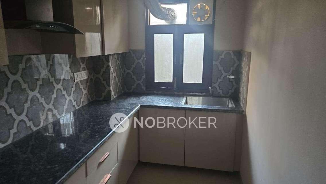 4+ BHK Flat For Sale  In Sector 52