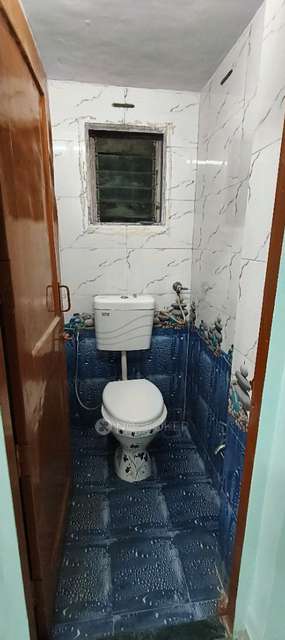 1 RK Flat In Shree Moreshwer Bilding For Sale  In Malad West