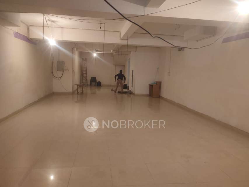 Showroom in Hauz Rani, Delhi for Rent 