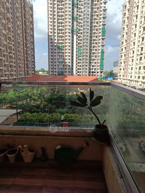 Single Room for Female In 2 BHK  In Vtp Beaumonde In Pune