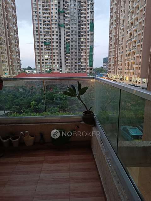 Single Room for Female In 2 BHK  In Vtp Beaumonde In Pune