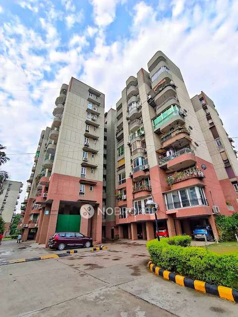 Single Room for Male In 3 BHK  In Sujjan Vihar In Sector 43