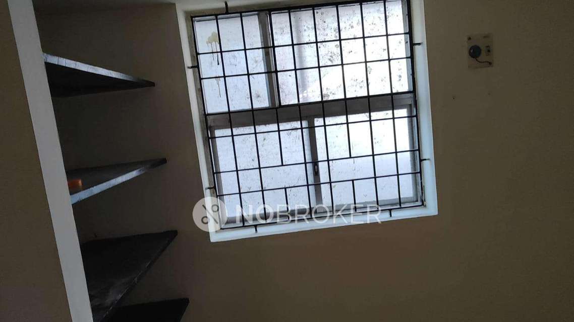 2 BHK Flat In Jayalakshimi Apartment For Sale  In  Sembakkam