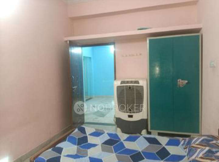 2 BHK Flat In Hafeez Manzil for Rent  In Banjara Hills Road No.10