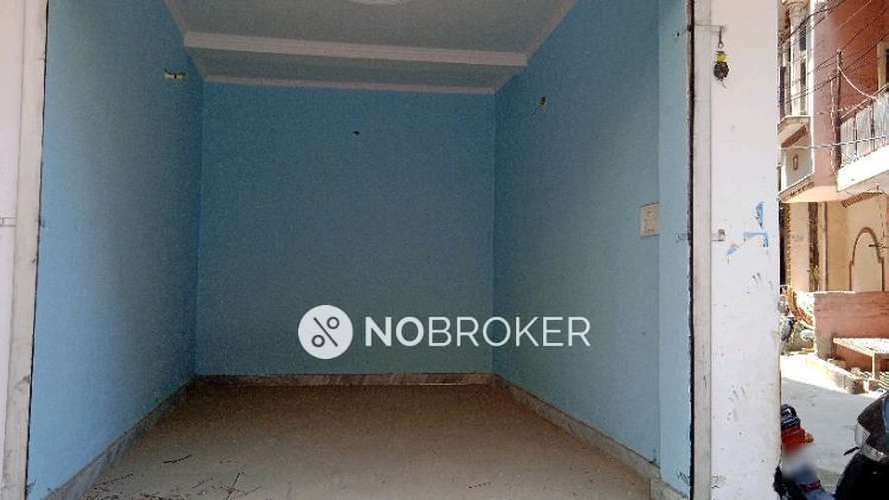Shop in Moti Nagar, Delhi for sale 