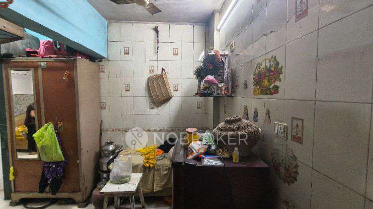 1 RK Flat In Bindra Complex for Rent  In Andheri East