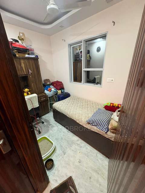 Shared Room for Female In 1 BHK  In Kishan Ganj