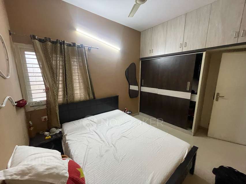 Single Room for Female In 2 BHK  In J. P. Nagar