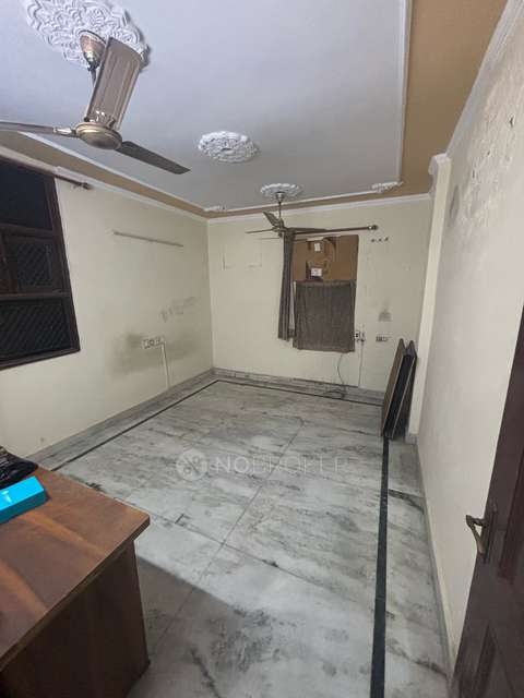 2 BHK Flat In Standalone Building  For Sale  In Shalimar Bagh