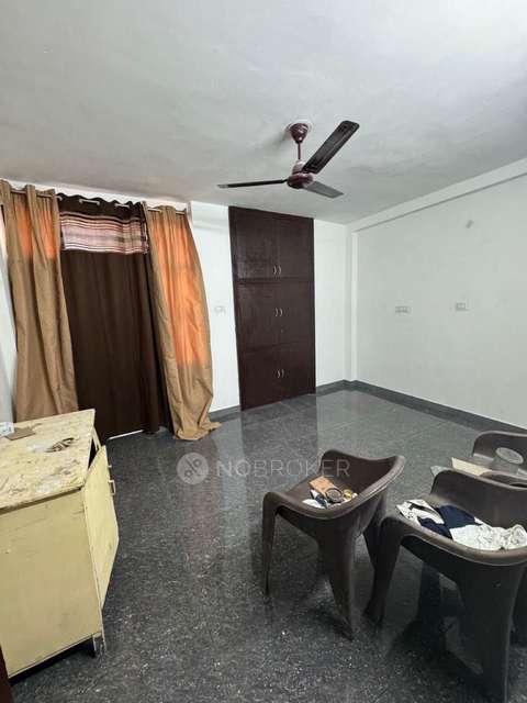 2 BHK Flat for Rent  In  Mayur Vihar