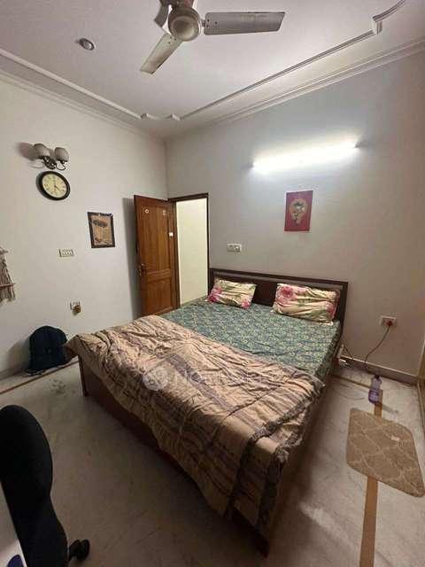 Single Room for Male In 2 BHK  In Sector 24