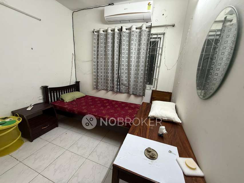 Shared Room for  In 3 BHK  In Mantri Celestia In Nanakramguda