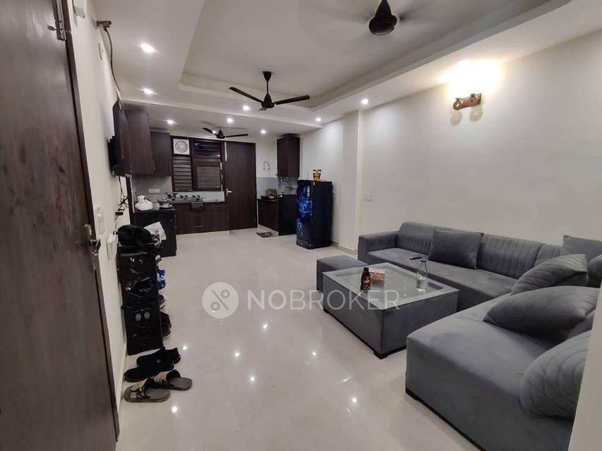 Shared Room for  In 3 BHK  In Aairav Villa In Sector 55