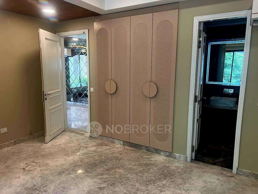 4 BHK Flat For Sale  In Sector 42